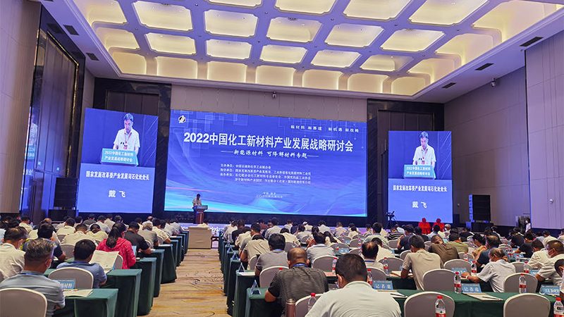 免钉胶安装踢脚线，这样做既美观又稳固**